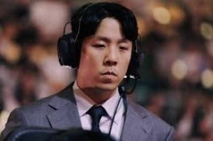 教練組引援！AL經(jīng)理愛笑透露：下一場比賽讓我們?yōu)镠elper教練加油