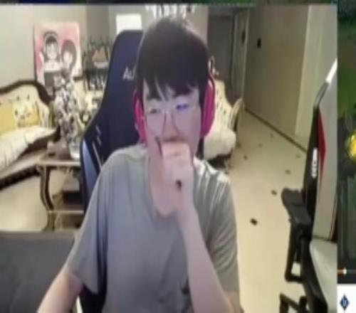 姿态:我今天从北京回上海,我被T1的人直接包围了