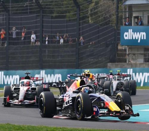 【意大利人感謝“克導(dǎo)”吧！】安東內(nèi)利實(shí)現(xiàn)背靠背PTW！再次締造F1多項(xiàng)紀(jì)錄！