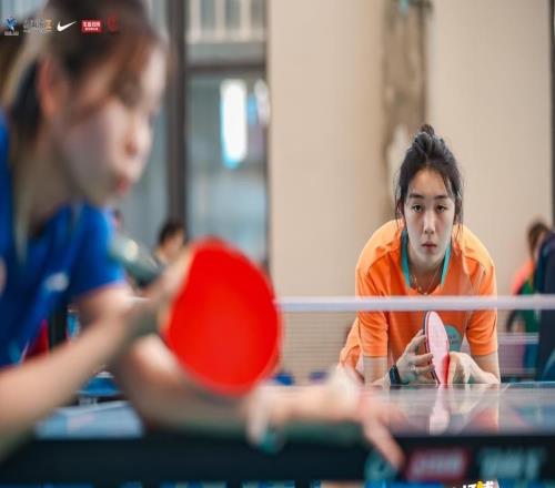 兩個(gè)奧運(yùn)冠軍來助威，這場(chǎng)乒乓嘉年華掀起全民健身狂歡