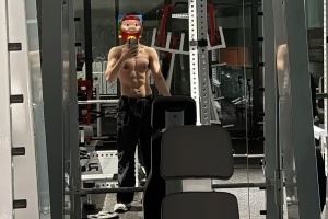 Jiejie評論GALA健身照：私底下給兄弟看看得了，怎么發(fā)出去了