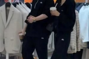 正面照來了Rookie與新女友在韓國逛街：情侶裝+十指緊扣