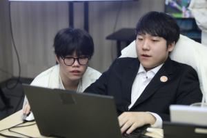 救救iG吧TheShy！Soboro冒充職業(yè)選手對(duì)線被爆團(tuán)戰(zhàn)莫名陣亡成戰(zhàn)犯