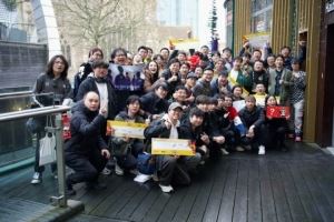 XG分享粉絲選手合影：我們會(huì)帶著你們的祝福，繼續(xù)堅(jiān)定向前