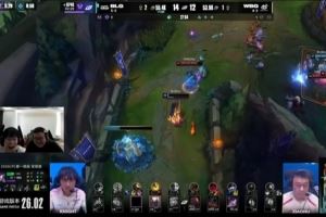 Tian大黃和晴天看小虎辛德拉笑出聲：藍都打空了，一個人沒殺到