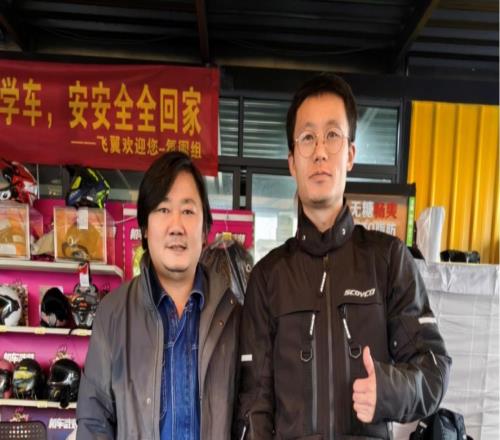 騎張雪機(jī)車的人：七天騎完6400公里，我就是來看看張雪是不是吹牛