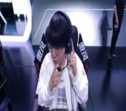 BLG转会期爆料要成真了Elk凌晨删除“清者自清”的微博