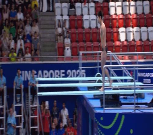 0分！世錦賽跳水混合決賽，新加坡選手走板嚴(yán)重失誤落水
