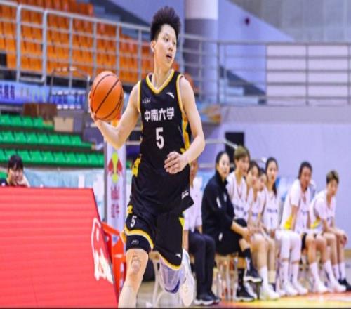 媒體人：田媛媛和四川女籃簽下4年300萬合同遠超CBA狀元50萬薪資
