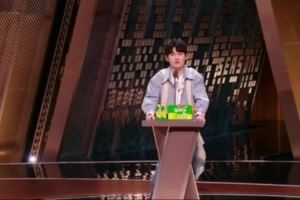 JackeyLove：林書豪總跟周杰倫打籃球當(dāng)然不好玩了游戲贏才好玩