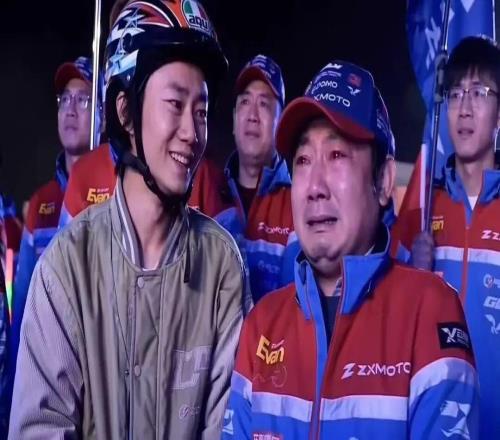 14歲進(jìn)修車鋪、39歲拿下世界第一！張雪：有夢(mèng)想，誰都了不起