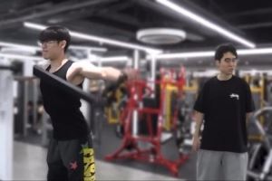 Oner分享健身房動態(tài)：面不改色的推了5KGUntara在旁邊已看呆