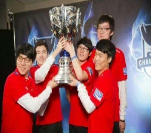 Faker首次夺得S冠12周年！十二年前的今天：SKT拿下S3冠军