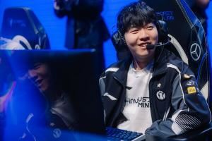 有點災(zāi)難！Rookie永恩對線被兩度單殺狂送051：全場傷害僅6600