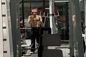 早起吃餃子GALA新年問候：祝大家新年快樂！這個點都起來沒