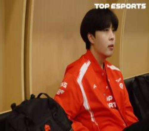 Kanavi親手送走TES！優(yōu)勢逛街超雄送頭和打LPL隊伍表現(xiàn)大相徑庭