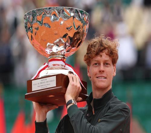 17連勝登頂！辛納兩盤戰(zhàn)勝阿卡，蒙特卡洛奪冠重回世界第一