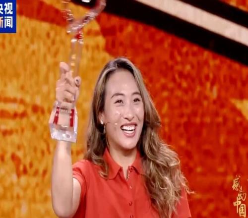 “火箭少女”郑钦文，感动中国年度人物！