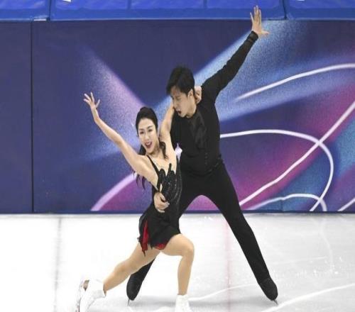 最后一次冬奧短節(jié)目滑行，“蔥桶組合”沒(méi)有淚水只有從容