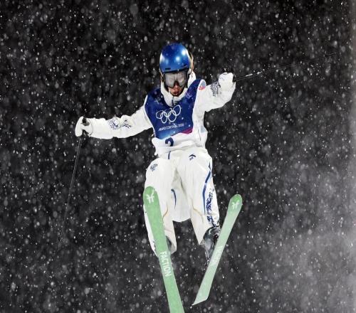 女子U型場(chǎng)地技巧決賽將正常進(jìn)行，谷愛(ài)凌等4人攜手決賽沖金