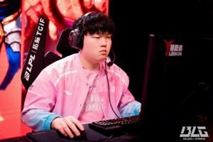 理性討論：給除了S賽以外的國際賽事FMVP設計皮膚，是不是會減少“唯S冠論”