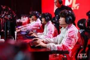 不敵AL后BLG發(fā)布賽場(chǎng)返圖：共赴新程！