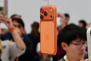 報告顯示：2025年全球智能手機(jī)產(chǎn)量12.5億部，蘋果與三星并列第一