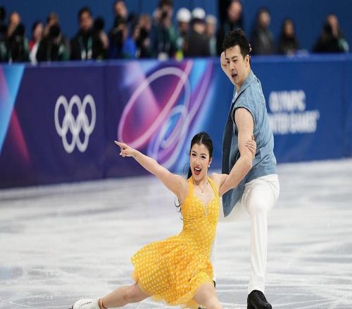 隋文靜韓聰亮相米蘭冬奧會，團(tuán)體賽雙人滑短節(jié)目排名第六