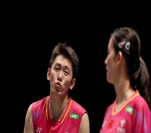 瑞士公開(kāi)賽李詩(shī)灃獨(dú)闖八強(qiáng)，國(guó)羽女雙混雙各三對(duì)晉級(jí)