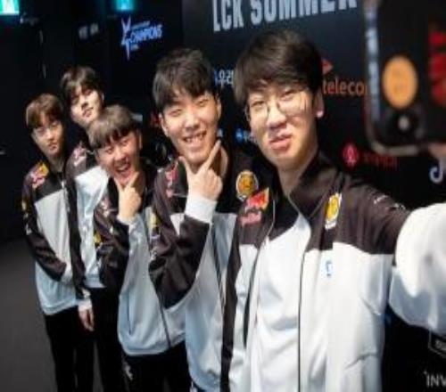 Yamato：如果之前有人說(shuō)Chovy可能是20DRX里最后一個(gè)拿S冠的我會(huì)覺(jué)得他瘋了