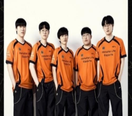 HLE发布世界赛队服宣传照：短袖为橙色黑色两款长袖外套纯黑