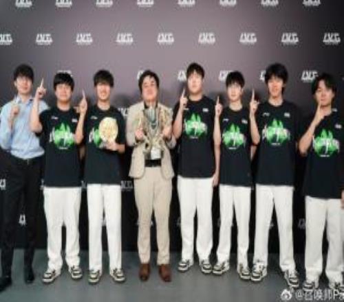 终究是让文俊扛下所有爆料:BLG待会有选手出来道歉