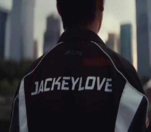 JackeyLove:Caps我会带你重回18年的记忆这一次也没什么不一样