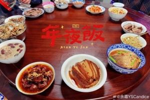 余霜曬照：超級有年味的新春！大人小孩們站一排放煙花