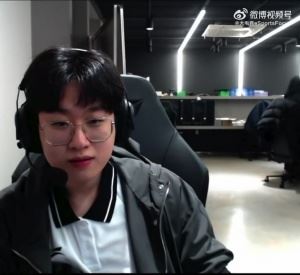 Gumayusi入鏡暴露新隊服Zeus：快擋住Zeka人肉擋鏡頭