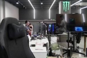 Guma直播遇Zeka流鼻血：都說讓你不要再挖鼻孔了挖那么深！