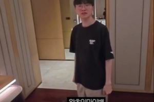 來(lái)成都兩天，F(xiàn)aker的行李箱：兩大本厚厚的書(shū)