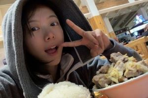 駱歆分享生活照片：看看這幾天在雪場吃的超級飽飯