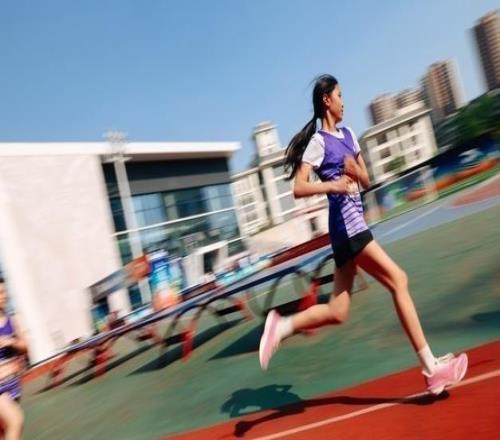 無(wú)碳競(jìng)技護(hù)航青少年健康成長(zhǎng)，安踏打造體教融合新樣本