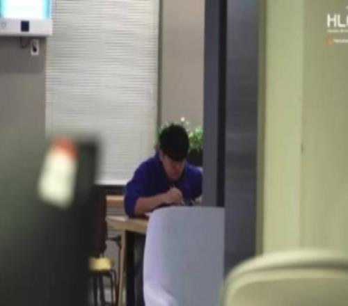 HLE阿姨高度评价Gumayusi：他是选手里第一个提起姨母的人呢