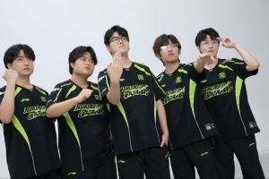 NIP发布LPL定妆照花絮：不止凹造型，还有26忍出差路上诸多趣事