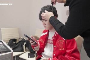 TES發(fā)布JackeyLove一日店長VLOG：跟著杰克體驗(yàn)李寧現(xiàn)場的熱情吧