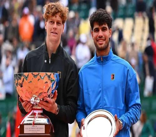 蒙特卡洛決賽正面擊敗阿卡辛納重回世界第一大師賽四連+生涯首個紅土