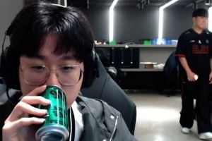 Gumayusi入镜ZEUS直播泄露HLE新赛季队服管理员打字：完蛋了