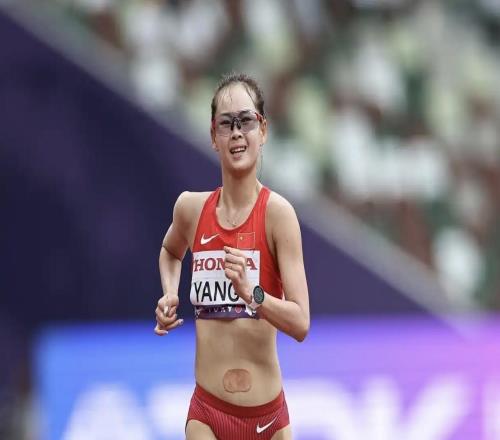 田径世锦赛女子20公里竞走：杨家玉第六名完赛，佩雷斯夺金