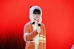 T1CEO趙麻石回復(fù)粉絲：新隊服不是番茄