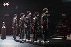 JDG發(fā)布戰(zhàn)勝TES賽后返圖：堅定向前！