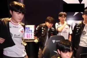 不是摔倒造成的Keria在粉絲群道歉：下肢出現(xiàn)問題已接受治療