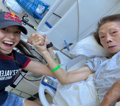 淚目！谷愛凌奪金過后曬照紀(jì)念離世的外婆：我會(huì)像你一樣勇敢