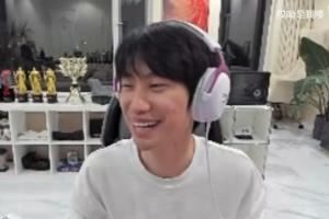 太變態(tài)！Doinb直播間彈幕：泡面過(guò)期不丟，在一起九年的女友說(shuō)丟就丟